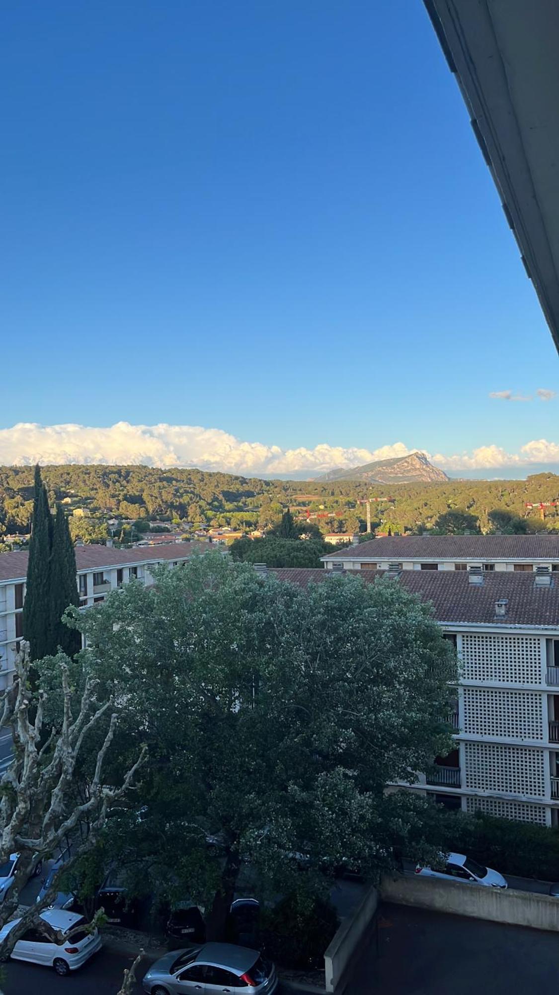 Calme, Vue St Victoire, Proche Centre Avec Parking *